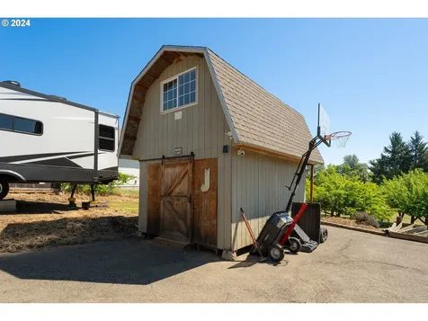999 NW Broadway Street Roseburg OR 97471
