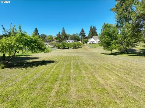 999 NW Broadway Street Roseburg OR 97471