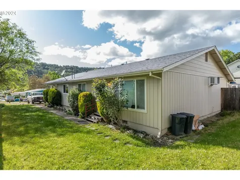240 Currier Avenue Roseburg OR 97470