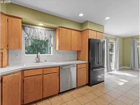 609 SE 100th Avenue Vancouver WA 98664