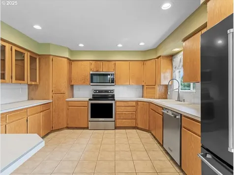 609 SE 100th Avenue Vancouver WA 98664