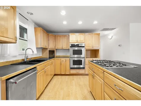 6043 SE Tenino Street Portland OR 97206