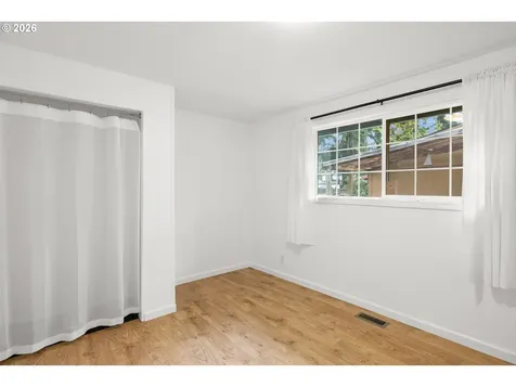 6043 SE Tenino Street Portland OR 97206