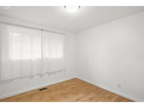 6043 SE Tenino Street Portland OR 97206