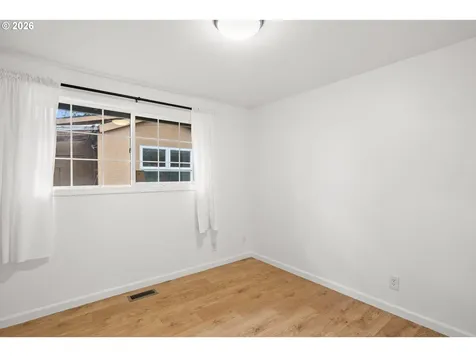 6043 SE Tenino Street Portland OR 97206