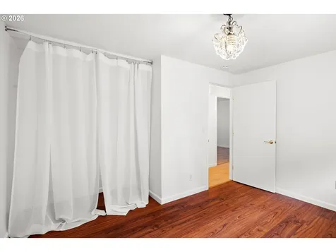 6043 SE Tenino Street Portland OR 97206