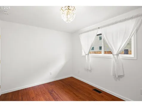 6043 SE Tenino Street Portland OR 97206