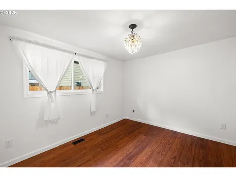 6043 SE Tenino Street Portland OR 97206