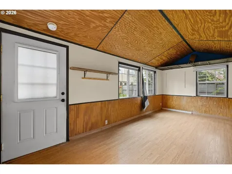 6043 SE Tenino Street Portland OR 97206