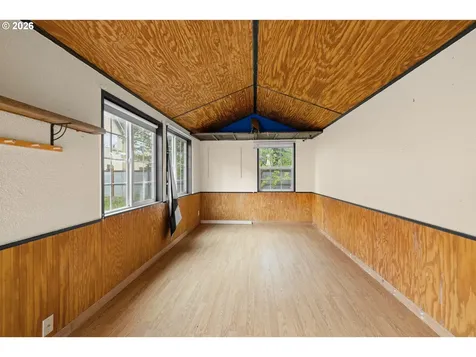 6043 SE Tenino Street Portland OR 97206