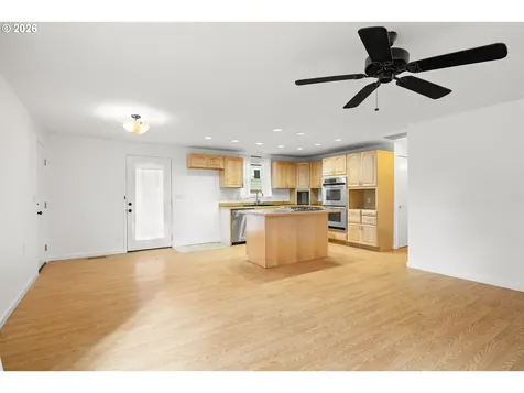 6043 SE Tenino Street Portland OR 97206