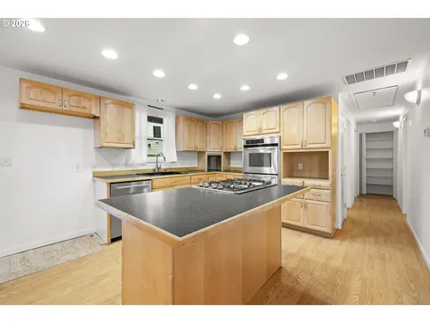 6043 SE Tenino Street Portland OR 97206