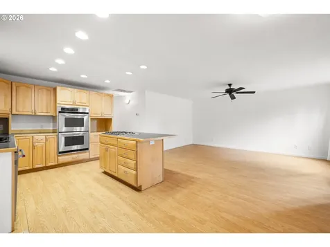 6043 SE Tenino Street Portland OR 97206