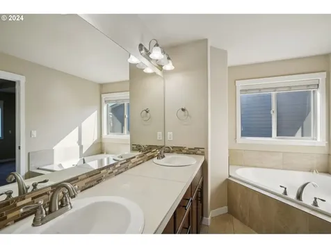 10708 NE 68th Avenue Vancouver WA 98686