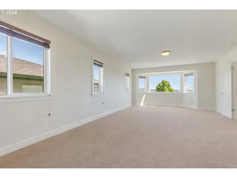 2106 N 6th Street Washougal WA 98671