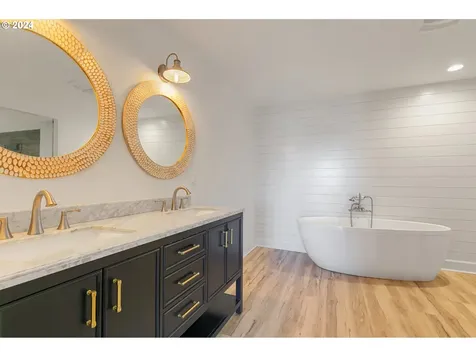 2106 N 6th Street Washougal WA 98671