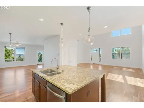 2106 N 6th Street Washougal WA 98671