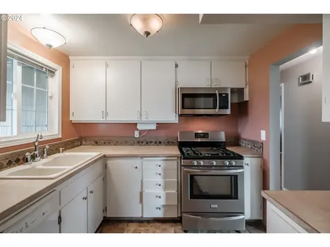 1565 Astor Way Woodburn OR 97071