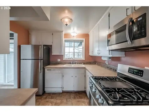 1565 Astor Way Woodburn OR 97071