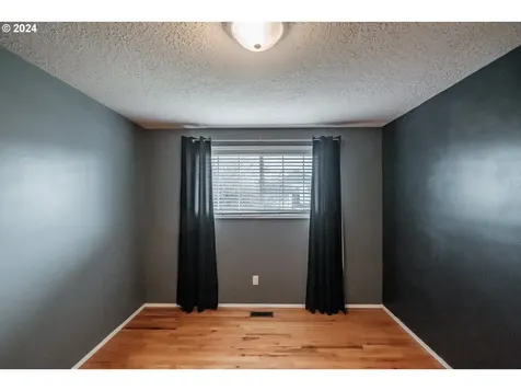 1565 Astor Way Woodburn OR 97071