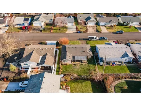 1565 Astor Way Woodburn OR 97071