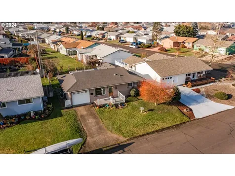 1565 Astor Way Woodburn OR 97071