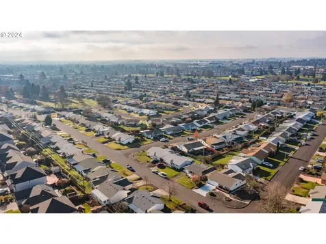 1565 Astor Way Woodburn OR 97071