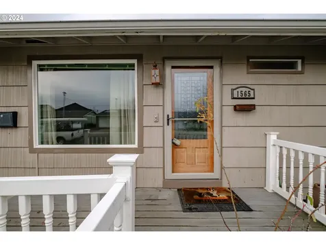 1565 Astor Way Woodburn OR 97071