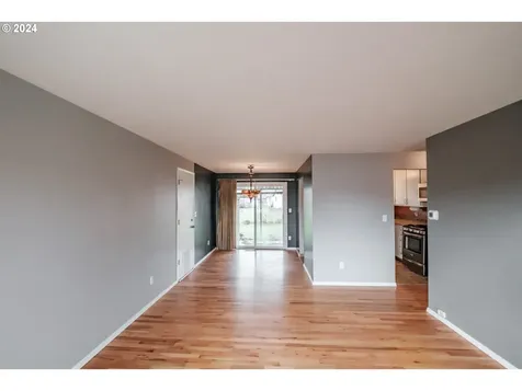 1565 Astor Way Woodburn OR 97071