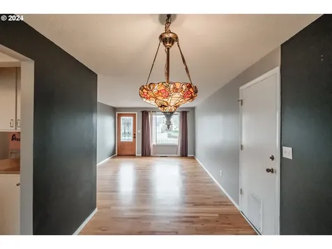 1565 Astor Way Woodburn OR 97071