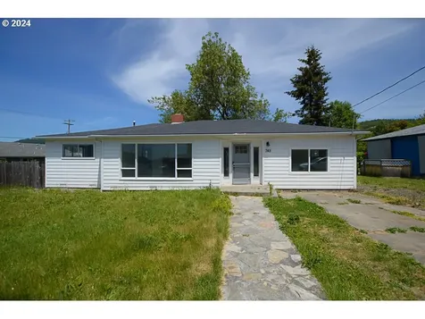 748 Ne Church Avenue Roseburg OR 97470