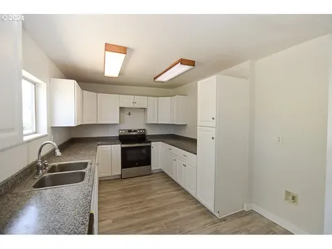 748 Ne Church Avenue Roseburg OR 97470