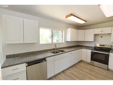 748 Ne Church Avenue Roseburg OR 97470