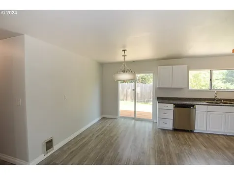 748 Ne Church Avenue Roseburg OR 97470