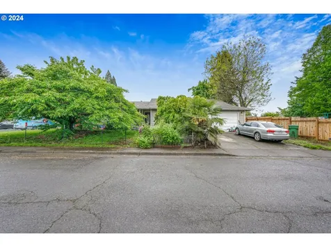 3796 9th Street Hubbard OR 97032
