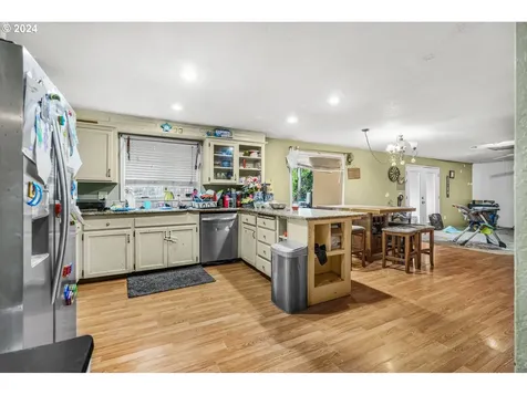 3796 9th Street Hubbard OR 97032