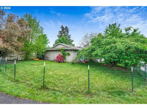 3796 9th Street Hubbard OR 97032