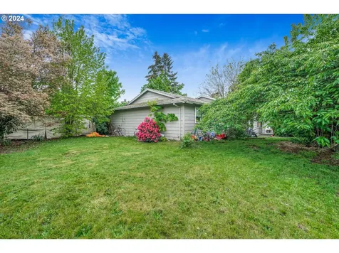 3796 9th Street Hubbard OR 97032