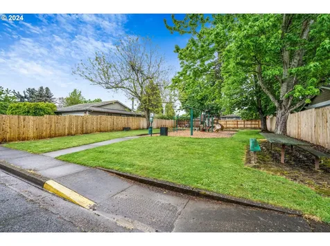 3796 9th Street Hubbard OR 97032
