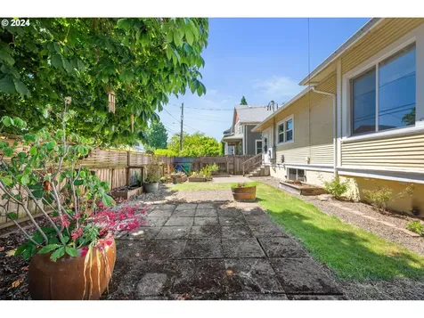 5109 NE 11th Avenue Portland OR 97211