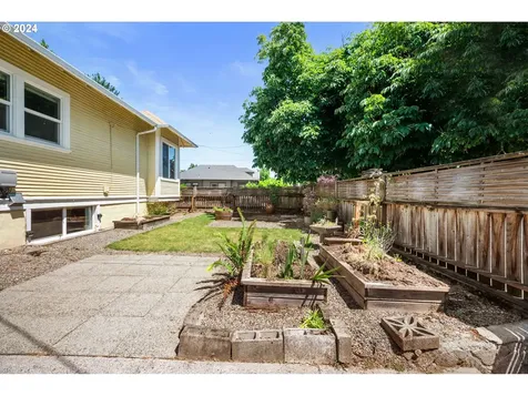 5109 NE 11th Avenue Portland OR 97211