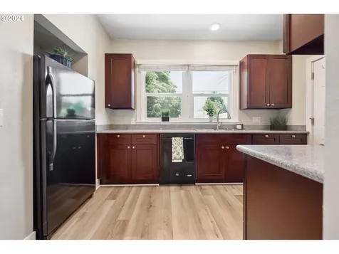 5109 NE 11th Avenue Portland OR 97211