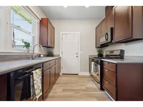 5109 NE 11th Avenue Portland OR 97211