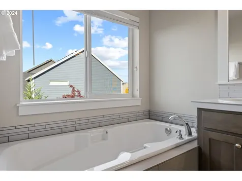 11211 NW 325th Avenue North Plains OR 97133