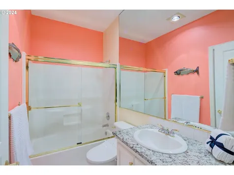 4332 Nw Tamoshanter Way Portland OR 97229