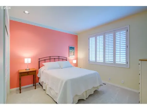 4332 Nw Tamoshanter Way Portland OR 97229