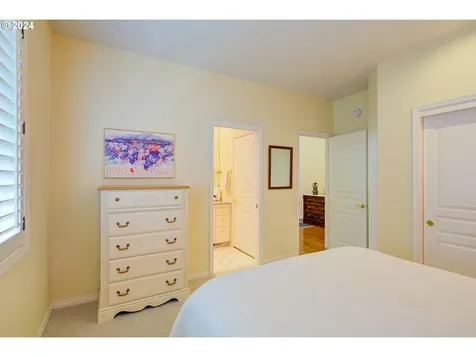 4332 Nw Tamoshanter Way Portland OR 97229