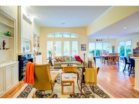 4332 Nw Tamoshanter Way Portland OR 97229