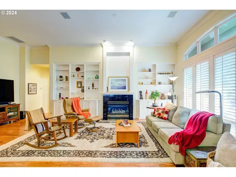 4332 Nw Tamoshanter Way Portland OR 97229