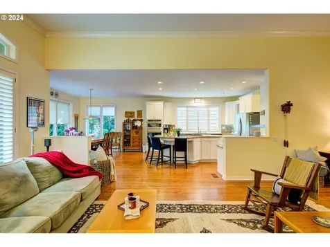 4332 Nw Tamoshanter Way Portland OR 97229